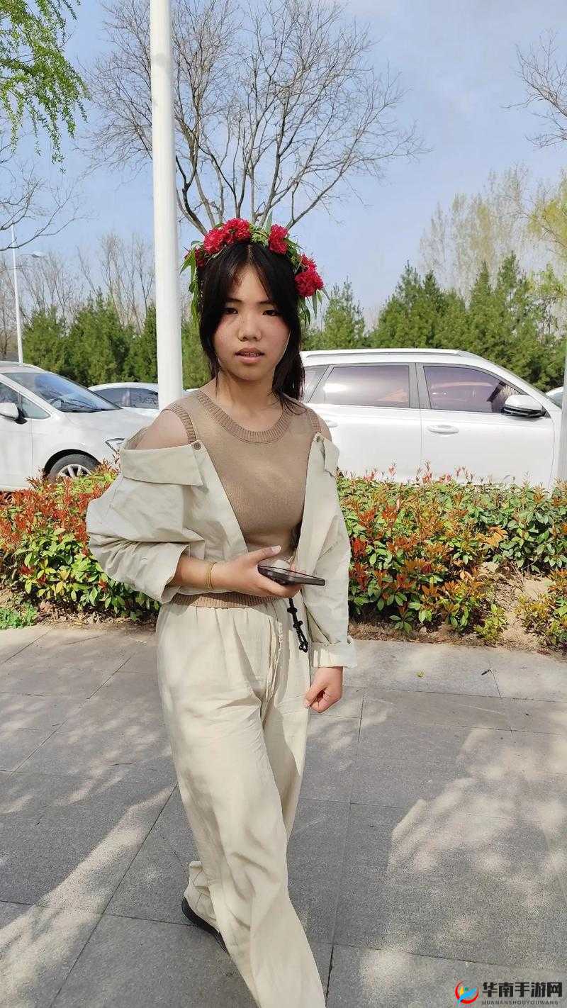 老婆运动中接听老公电话：别样场景与情感交织