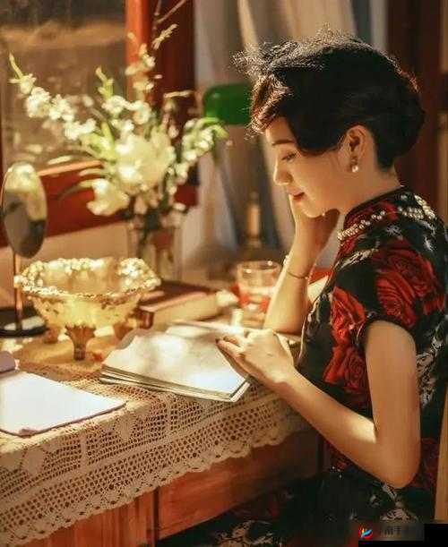 萌白酱旗袍半开襟和的优雅魅力