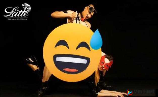 女子遭 C 扒衣服游戏：令人震惊的不良行径