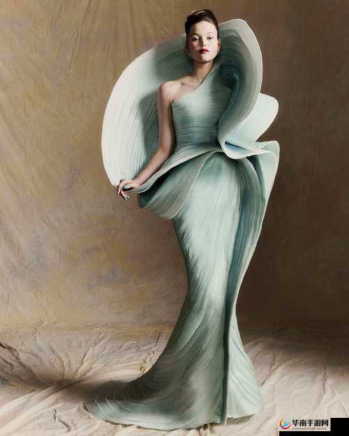 小芳人体艺术:展现独特艺术之美