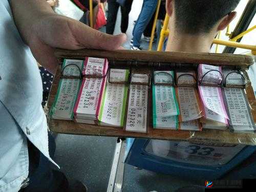 混乱小镇公交车售票员工作内容:售票与服务乘客