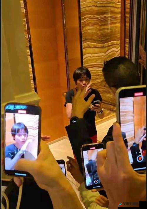 7x7wCC 中国女人厕所小便：探究个人隐私与公共空间的边界