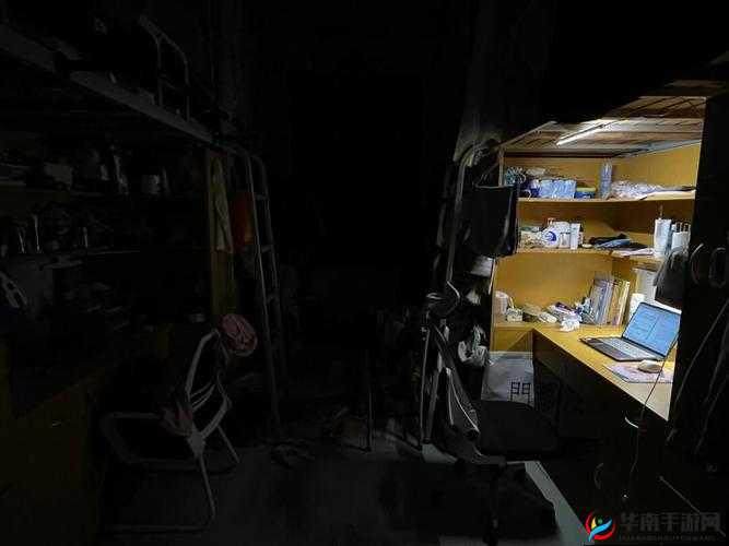 熄灯后的寝室 pH:静谧时光中的独特氛围