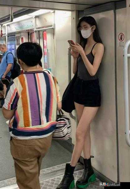 近距离厕拍商场美人：隐私被侵犯