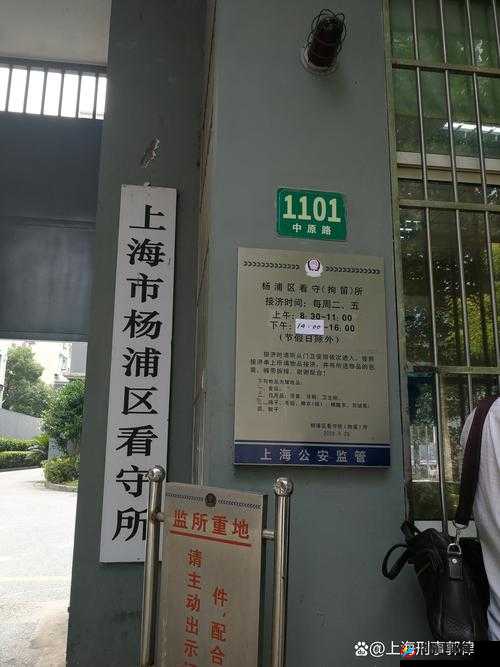 如何吃到自己睾丸呢：这一行为不可取且极其危险