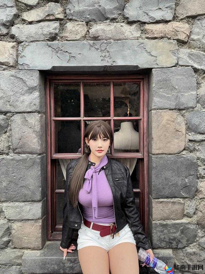 国产TS系列紫苑烈焰红衣跟直男：不一样的碰撞