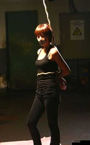 女生被捆绑手脚封口:惊悚遭遇背后的秘密