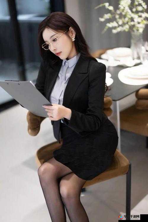 销售房产的秘书高清 2：工作中的风采