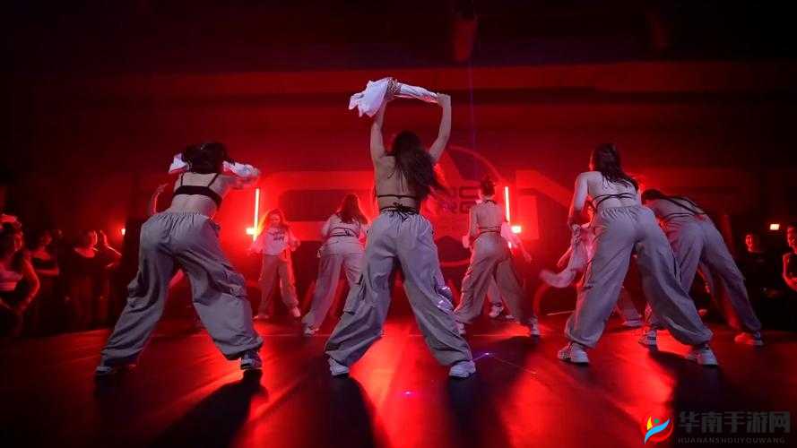 欧派跳舞：活力四射的舞蹈表演