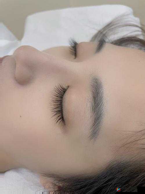 美国伦理眉睫膏 3 极致魅力呈现