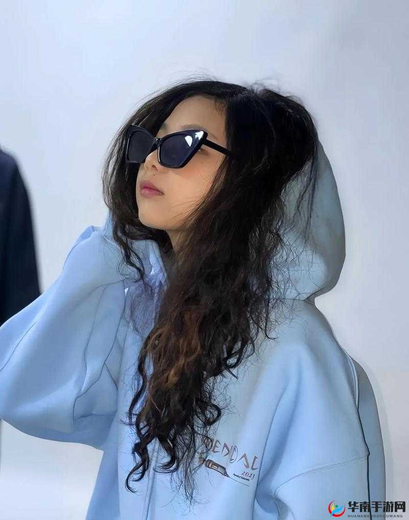 16 岁女孩 rapper 的独特说唱之旅