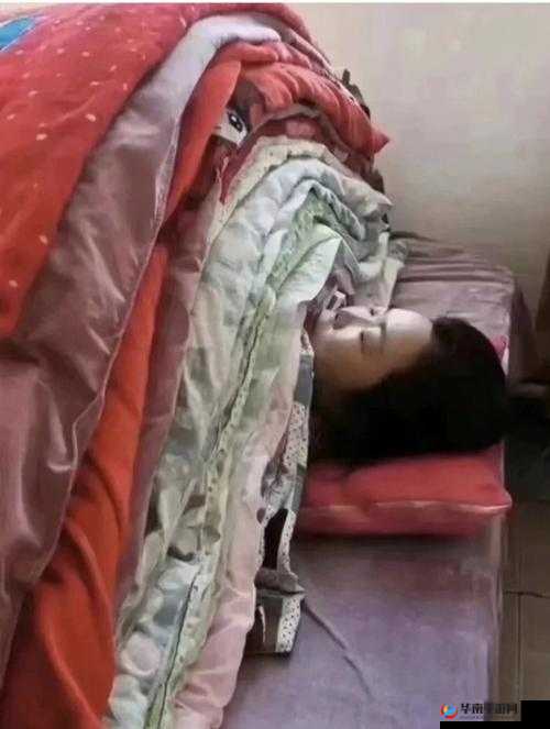 激烈的打扑克的视频不盖被子：挑战牌技与心跳