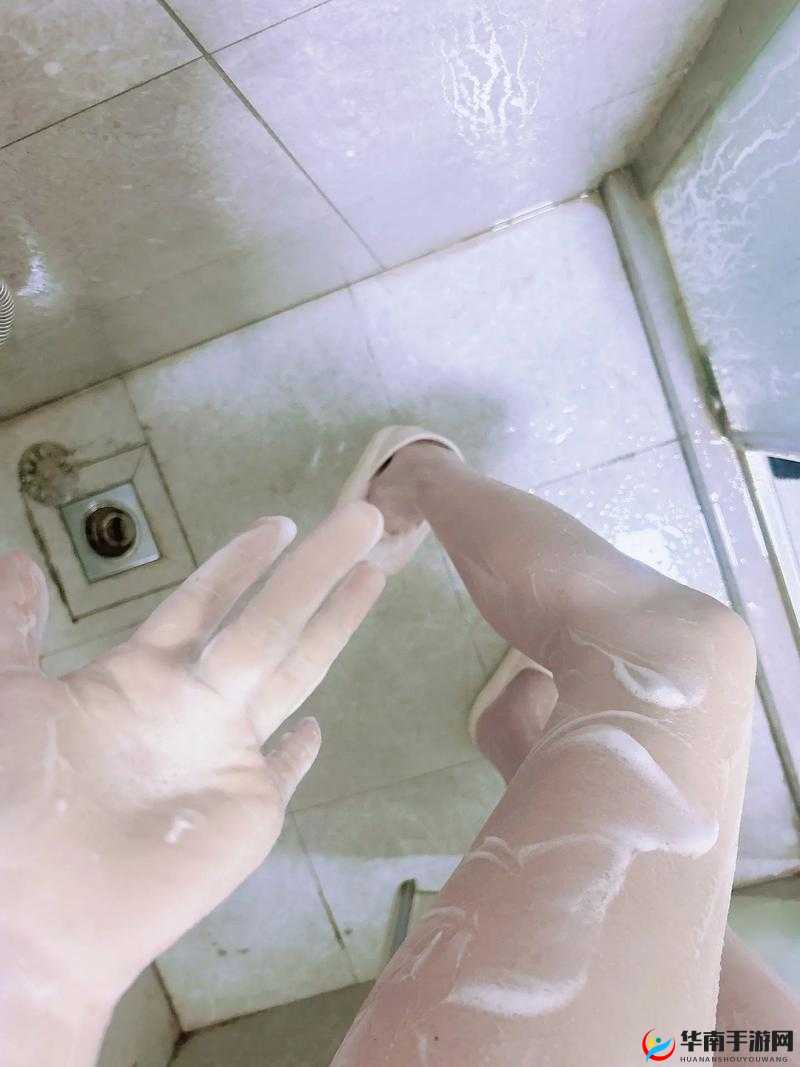 《浴室迷案揭秘：全方位攻略，解锁《看你怎么秀》诡异点》