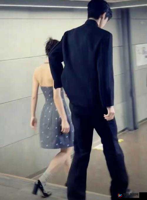 群体交乱放荡娇妻 A 片：震撼视觉冲击