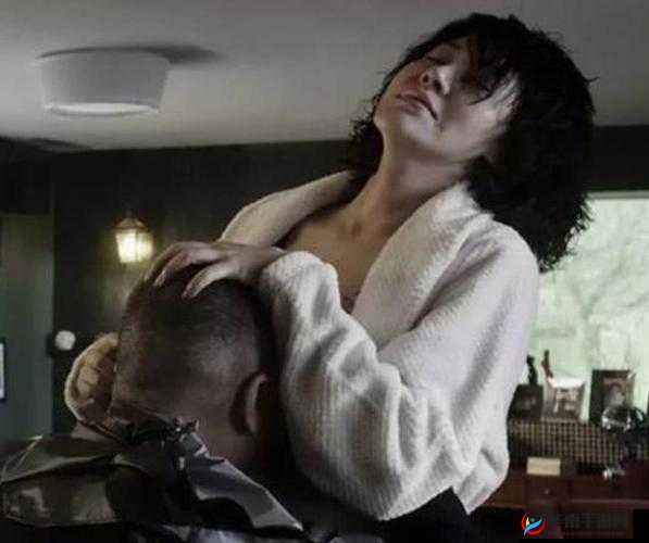 办公室内撕开奶罩吮奶画面曝光