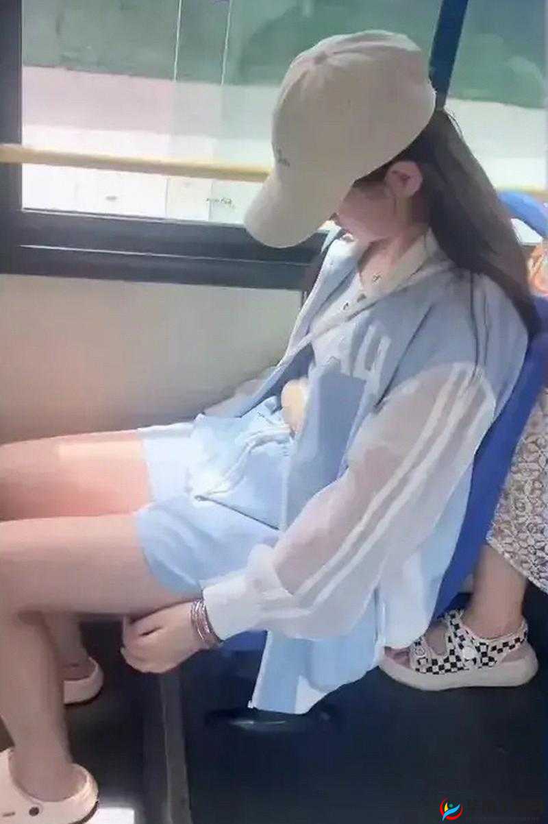 公交车上的尴尬经历：差点被弄高 C