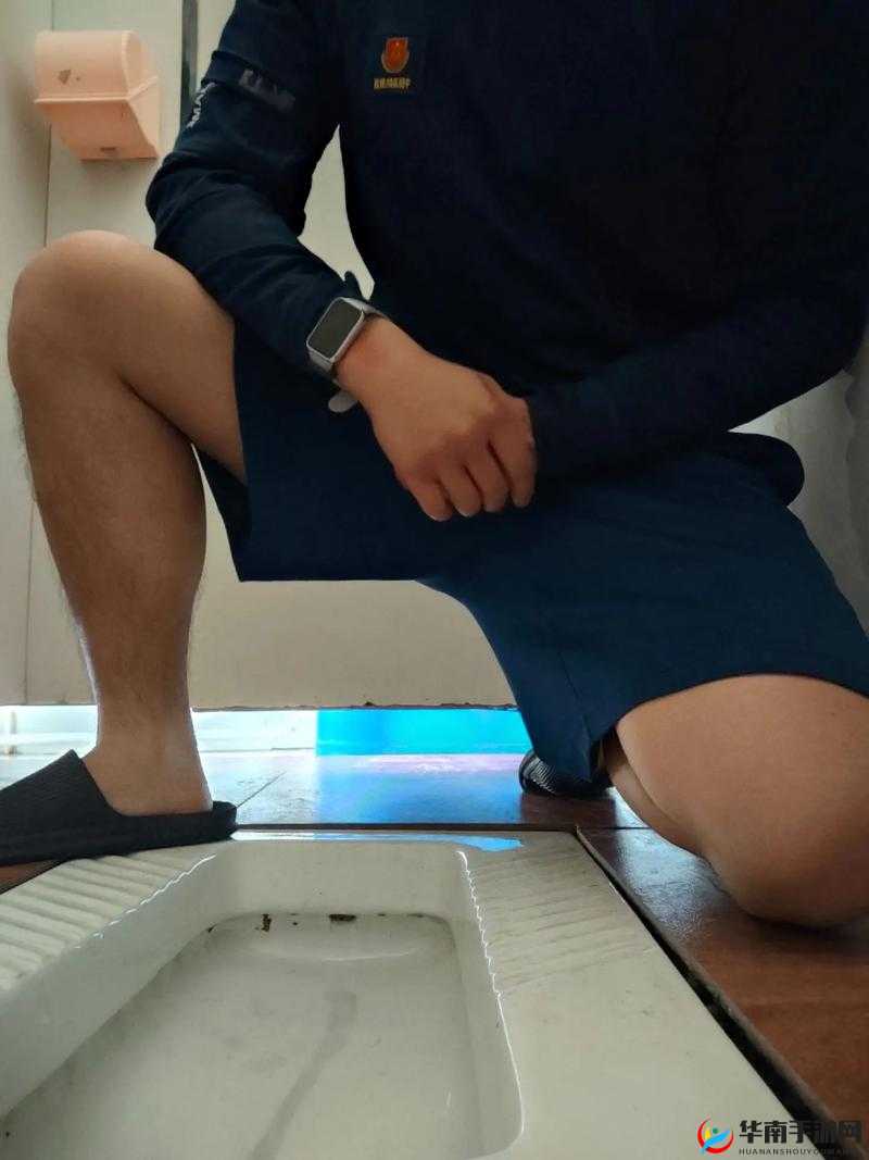 体育生爽撸大粗鸡巴，激情释放超畅快