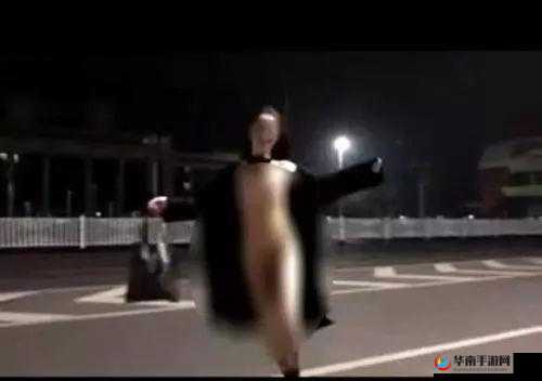 女子直播裸露身体被抓