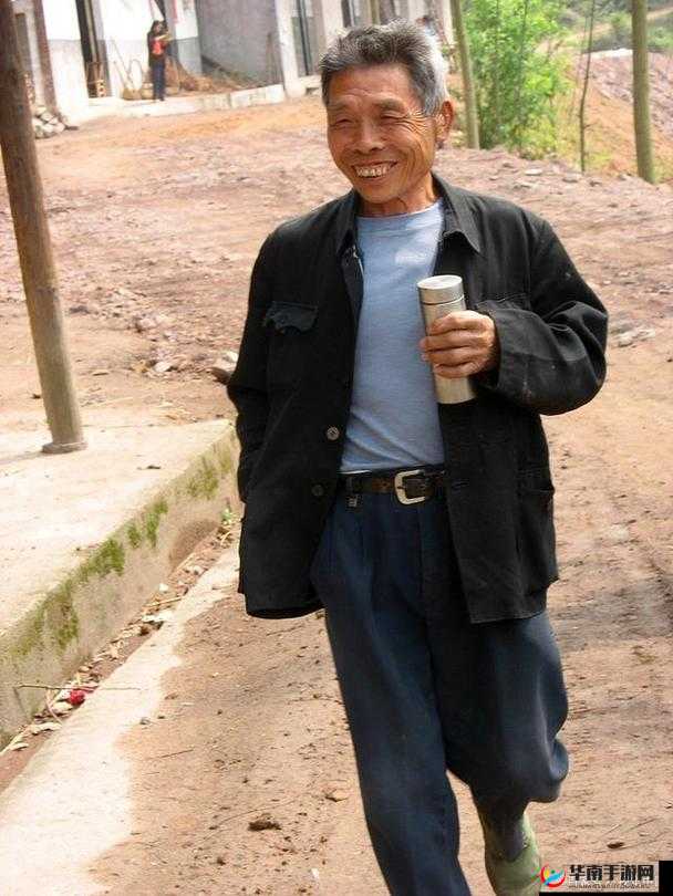 69HDⅩXX 农村老头户外：朴实生活的真实写照