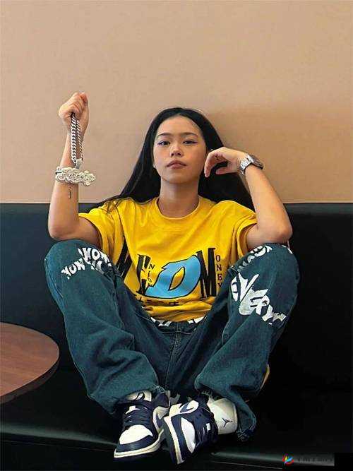 15 岁女 rapper:未来之星还是争议焦点?