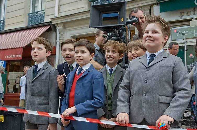 邪恶的小女孩与天真的小男孩