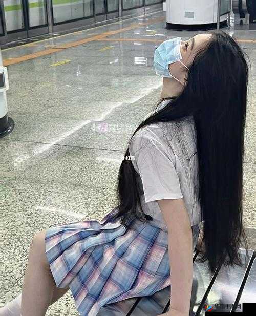 晚期裙子迈开腿打扑克的禁忌场景