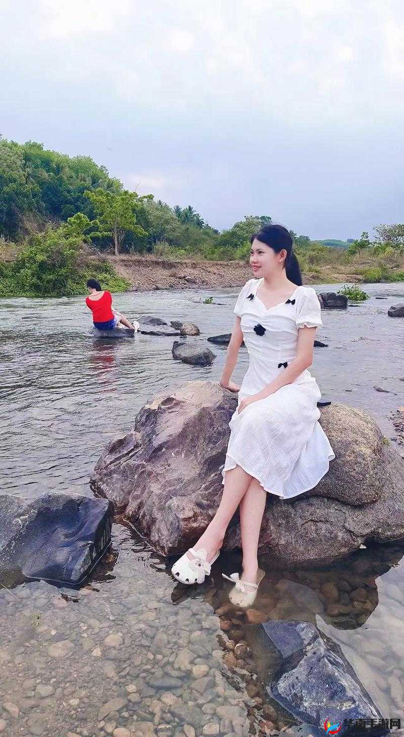 偷窥自拍青青草：隐秘的窥视与自然之美