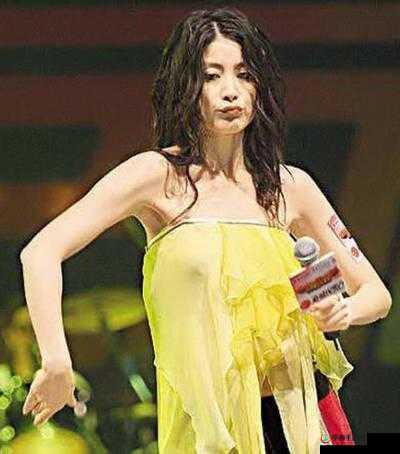 女子露点照片引争议