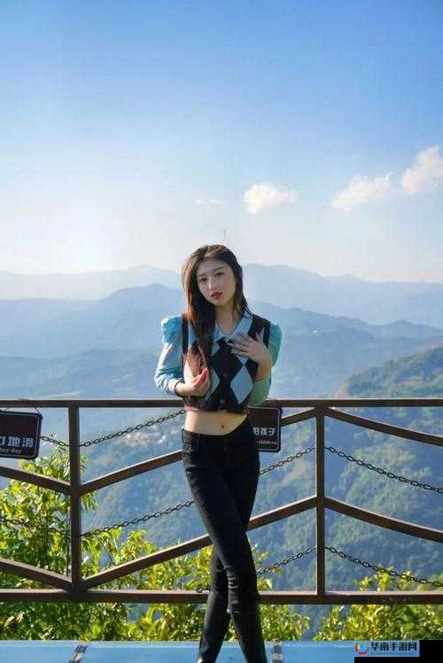 美女站色：迷人的风景线