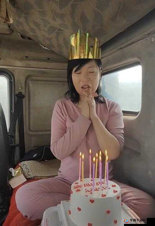 货车司机老周与跟车赵青的故事