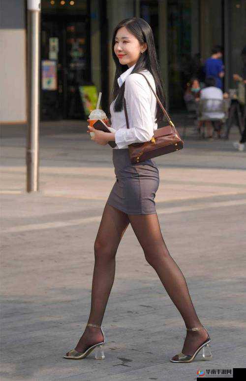 白丝足交视频:极致诱惑的视觉享受