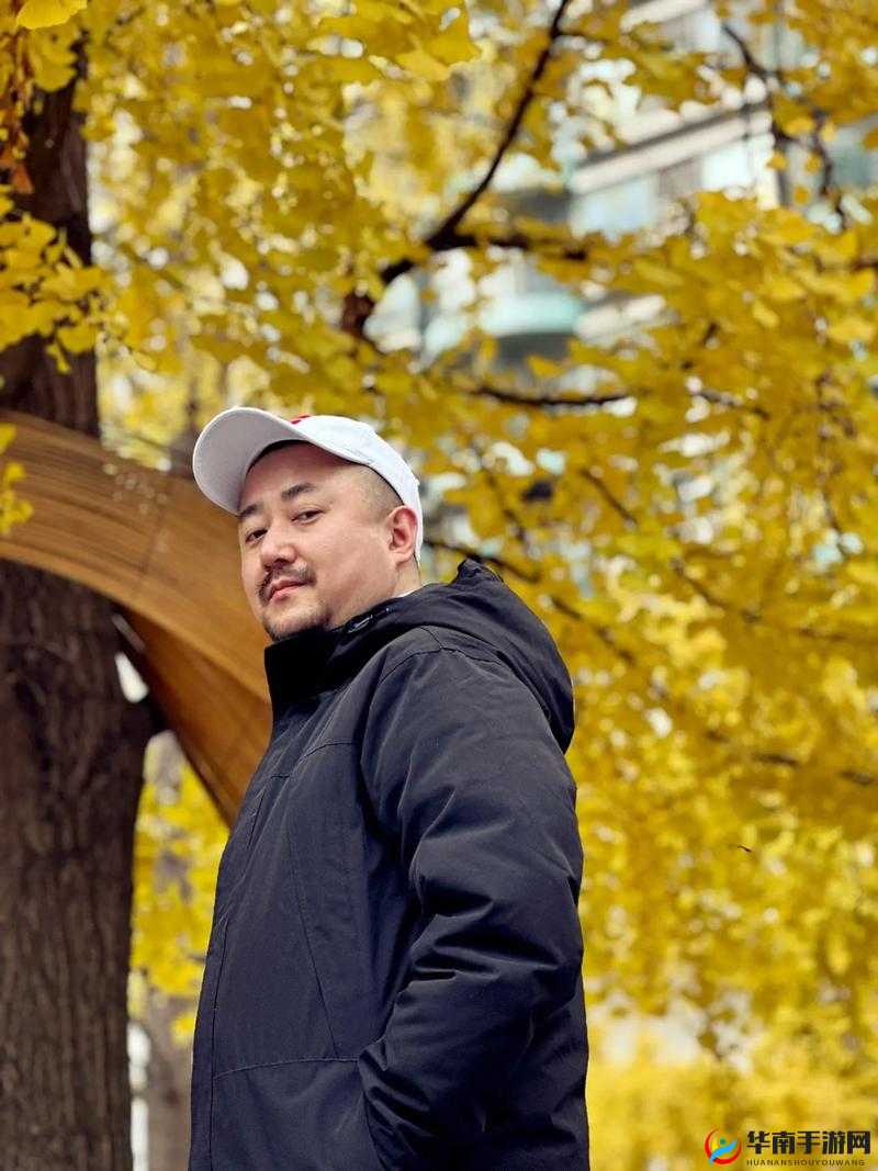 胖熊叔回酒店和小熊的交流：温馨互动时刻