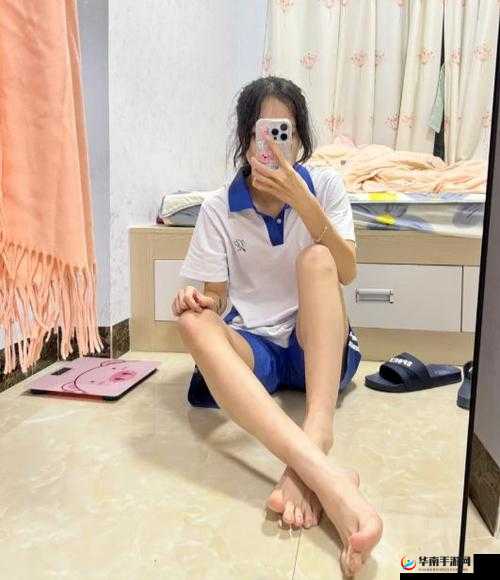 夏天女生校服薄致馒头可见引关注