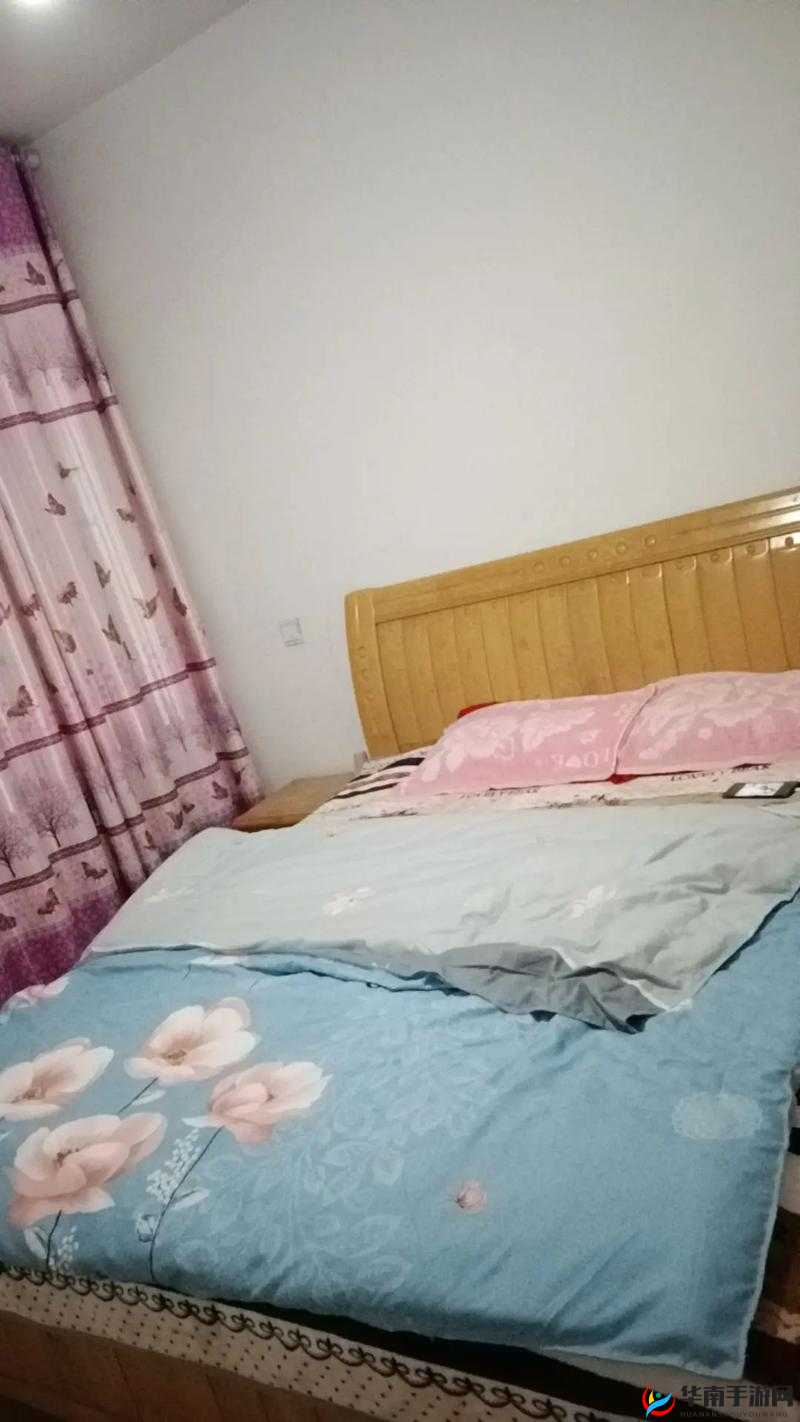 亲戚家没地方睡：妈妈睡一床的夜晚