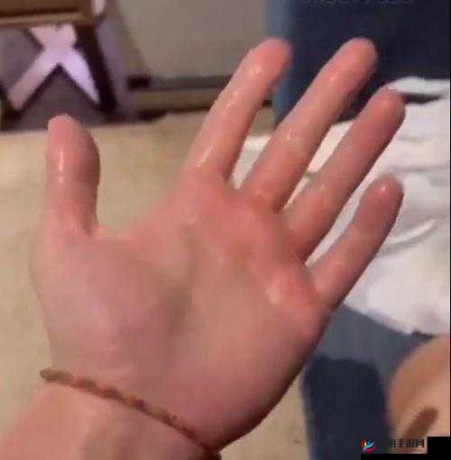 在卫生间 6 分 34 秒里发生了什么