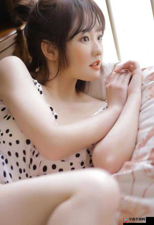 用力挺进她的花苞 啊太深了：甜美少女的奇妙体验