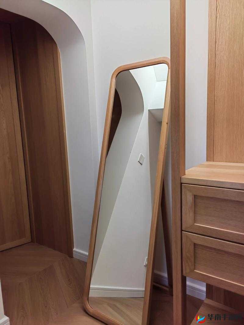 看镜子里我们合体的样子：探索彼此交融的奇妙瞬间