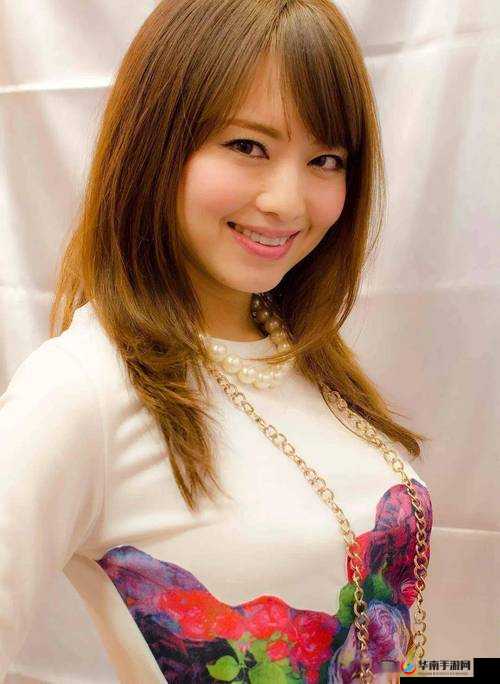 日本吉泽明步人体艺术写真：展现女性之美