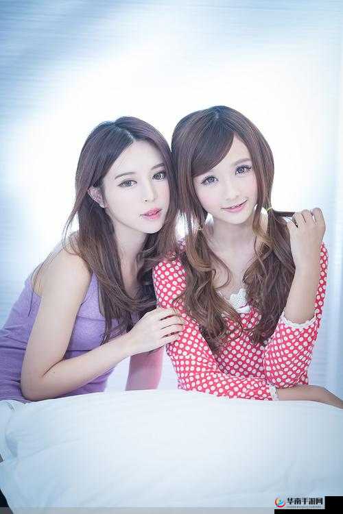 国模女同间互慰的别样情感呈现