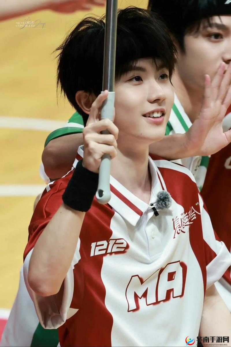 张真源撕开内衣疯狂吸允宋亚轩奶头