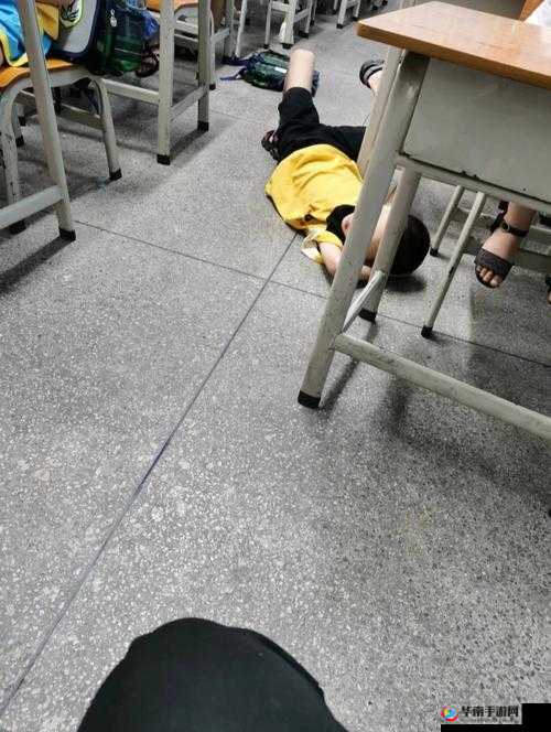 没带罩子他竟在课堂上如此对我一节课