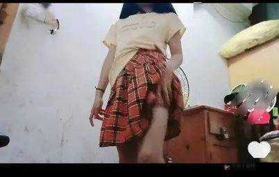 成年人私密场所的脱内裤后入行为引发争议