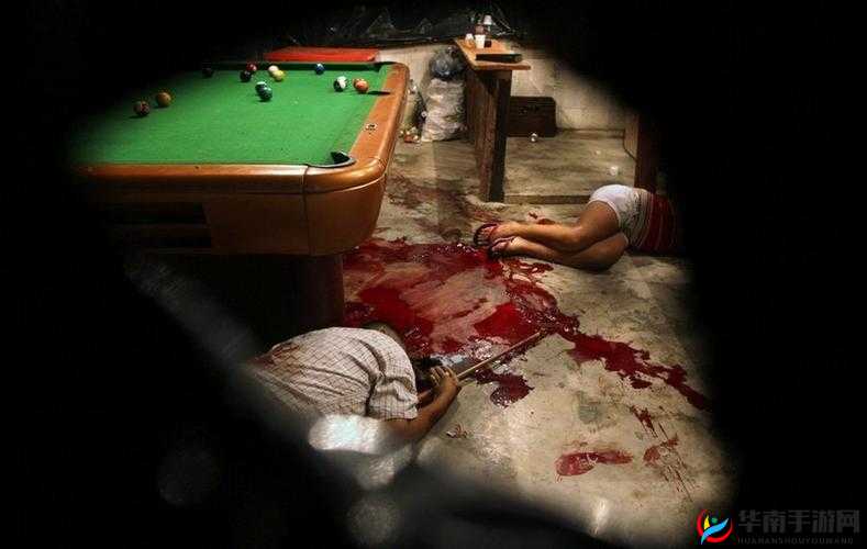 美女兔女郎被捅，现场血流成河