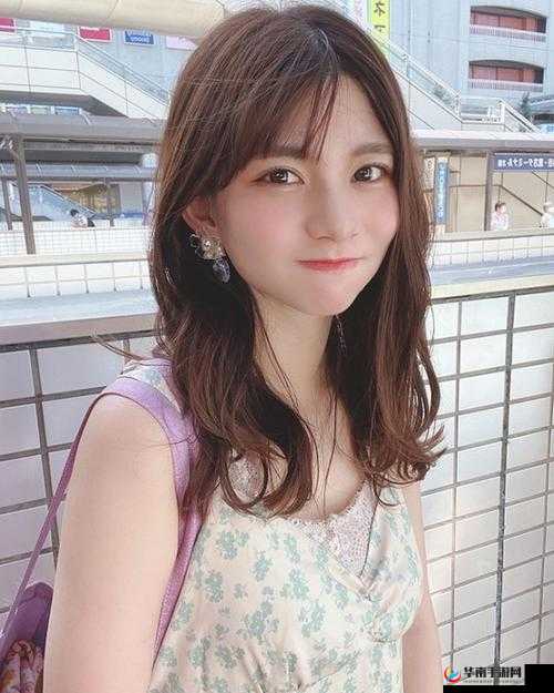 日本娇小 HD：温柔可爱的日本娇小美女与高清画质的完美结合