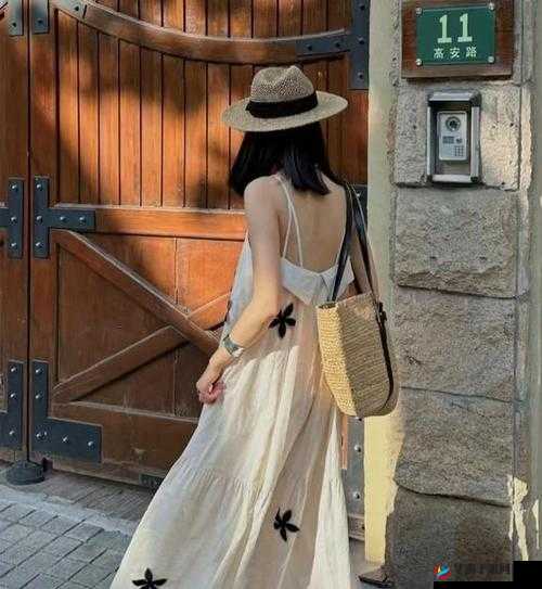 裙子里面就别穿啦，展现独特时尚与自由感