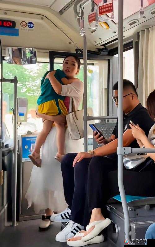 公交车上竟发生侵犯小男生肉体恶劣行径