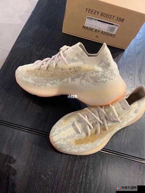 yeezy 蜜桃色和白色区别之色彩特点及适用场景分析