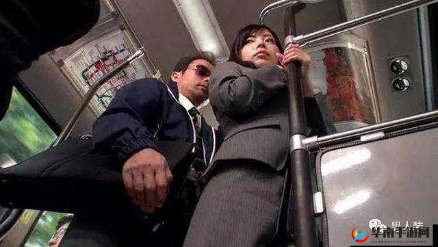 电车痴汉强行撕开奶罩疯狂吮奶的禁忌故事