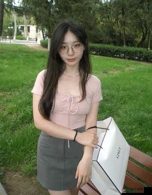 娇小可爱的她：用力搡搡又搡搡