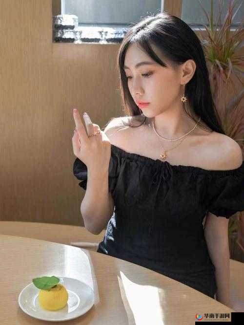 爱丝小仙女：在梦幻世界中绽放独特魅力与光芒